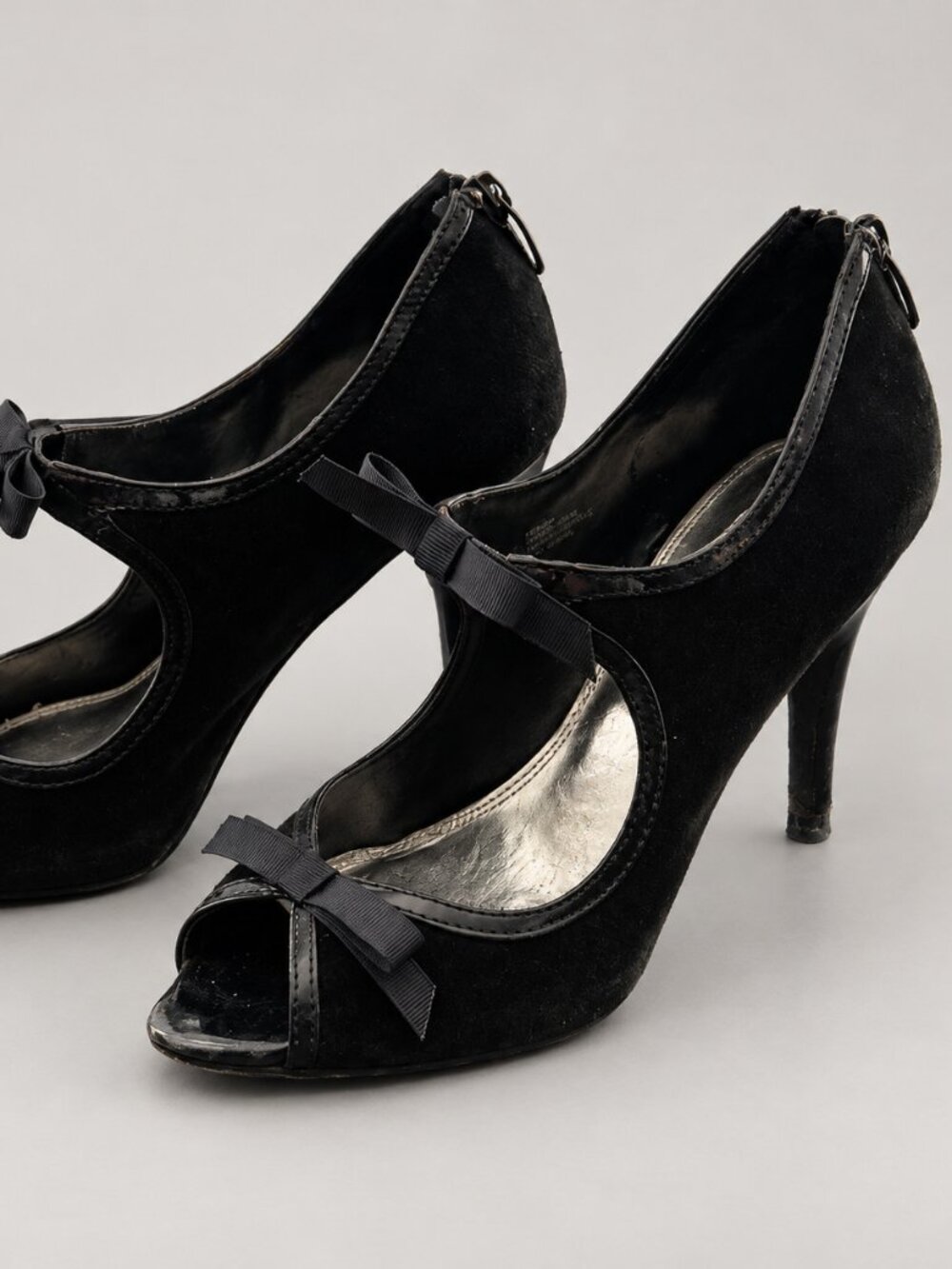 White House Black Market Black Double Bow Peep Toe Heels 7 M